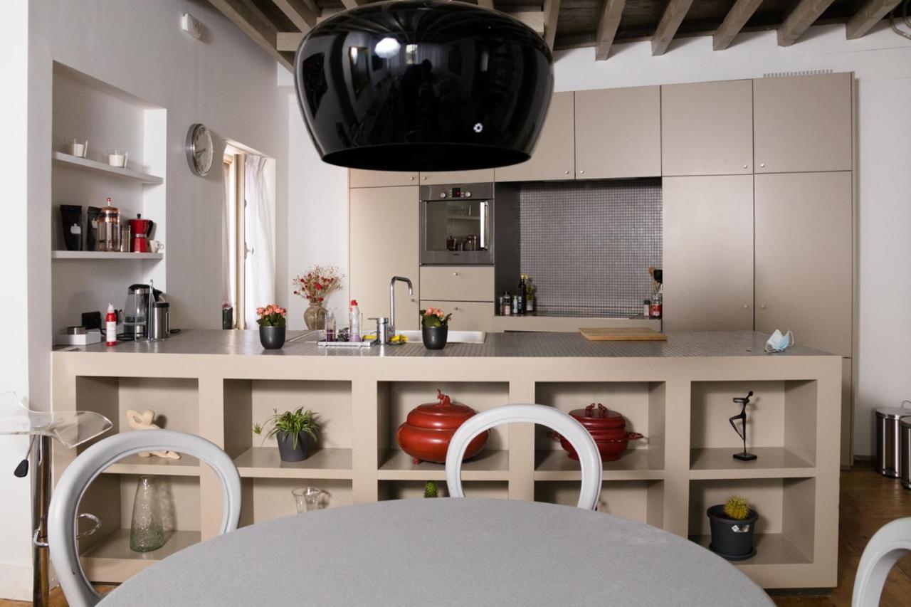 Duplex Dernier Etage Avec Terasse A Deux Pas De La Grand Place Brussels Exterior photo