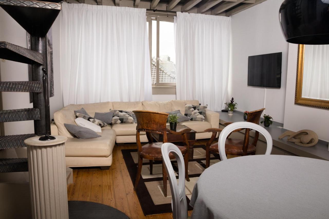 Duplex Dernier Etage Avec Terasse A Deux Pas De La Grand Place Brussels Exterior photo